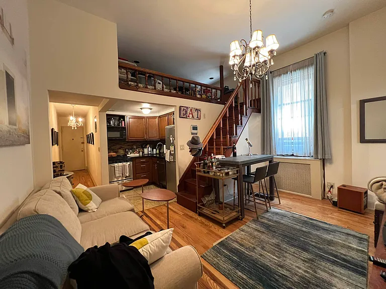 38 W 69th St #2C — Photo 1