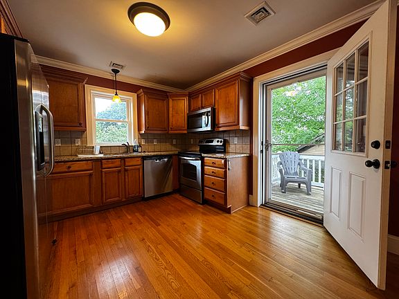 4th image of 92 Alder St #2