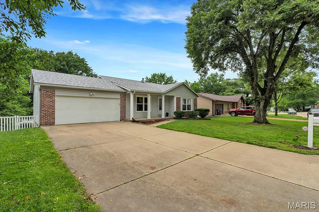 935 Summer Leaf Dr photo 1