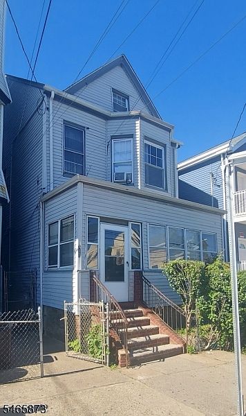 1st image of 714 E 18th