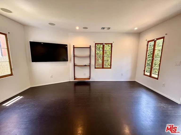4248 Lexington Ave — Photo 5