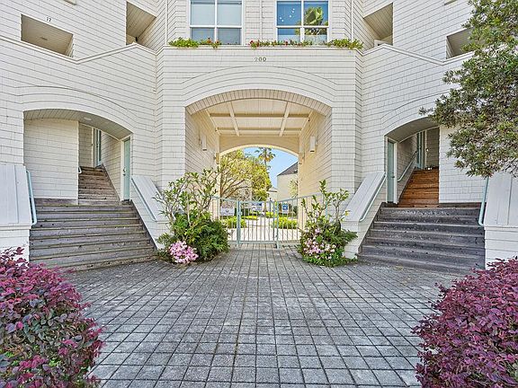 4th image of 200 W Cliff Dr Unit 21
