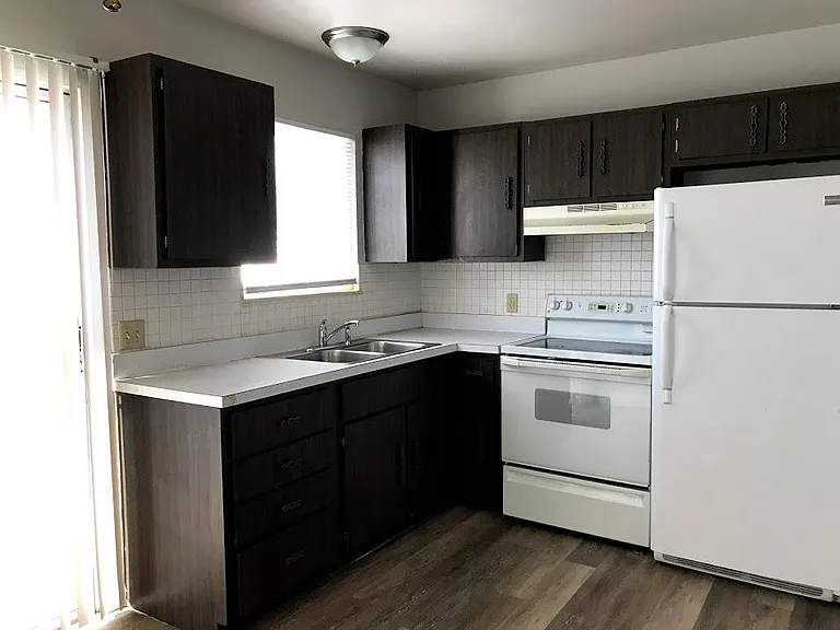 2585 Elm Dr — Photo 11
