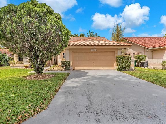 5th image of 844 NW 104th Lane