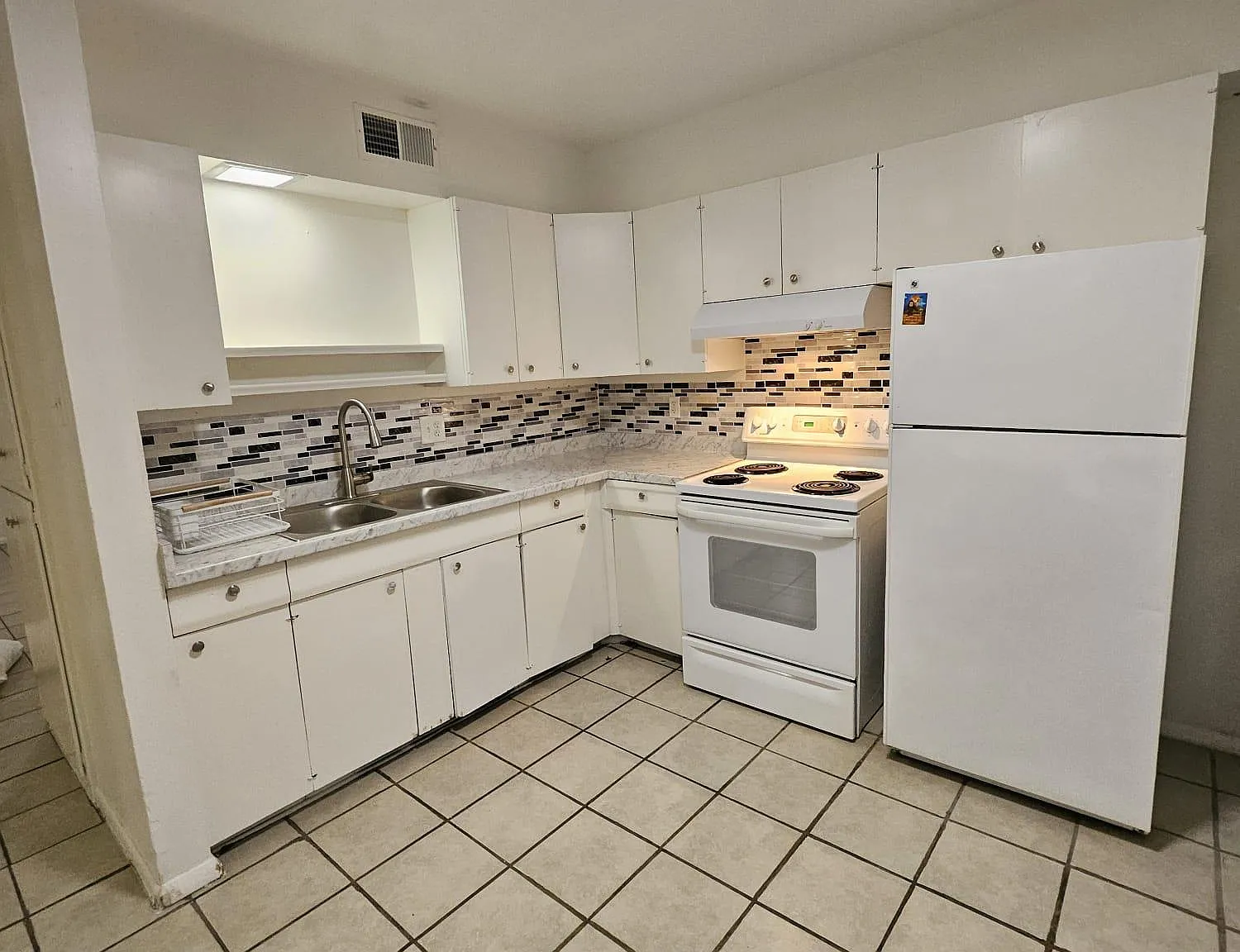 521 Palomas Dr SE — Photo 1