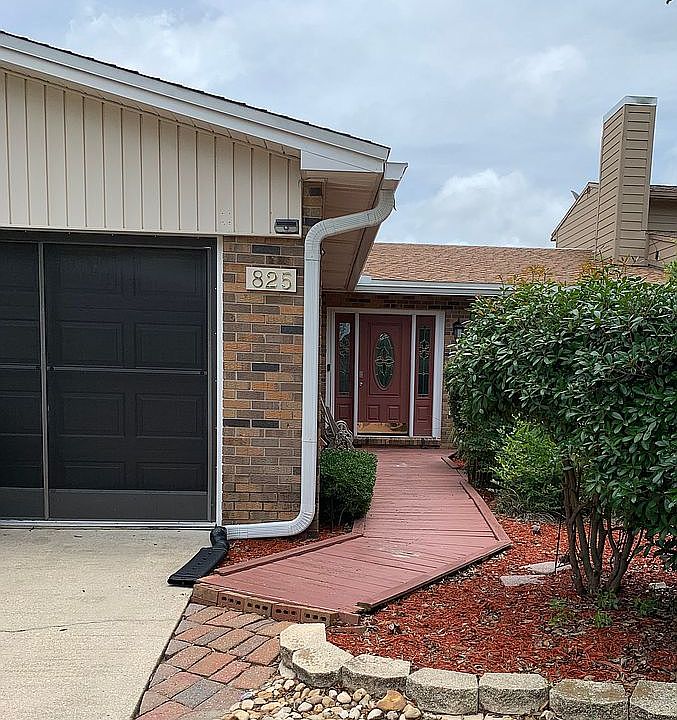 1st image of 825 Holbrook Cir