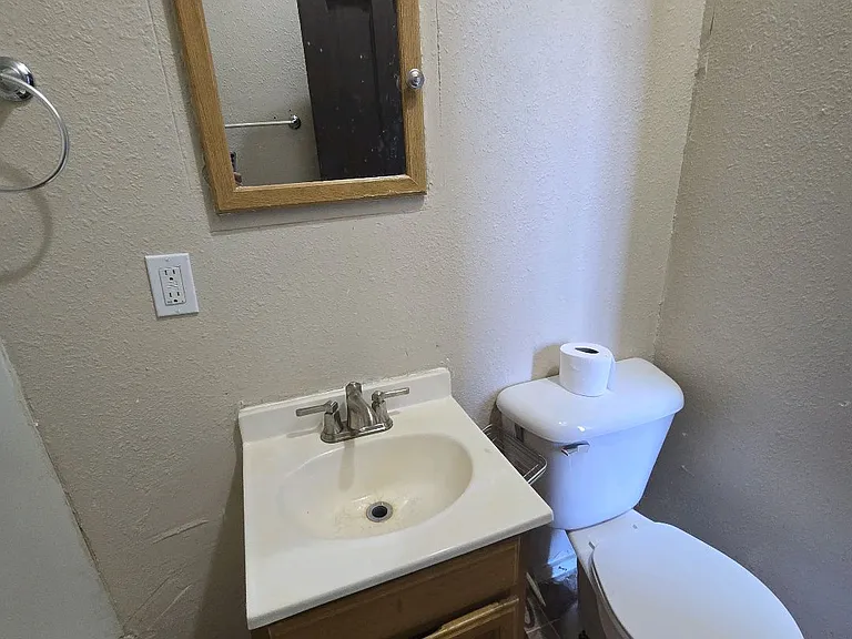 600 W Rogers St #3 — Photo 8