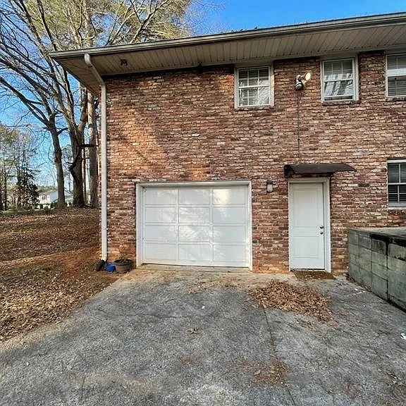 2106 Pawnee Dr SE — Photo 3