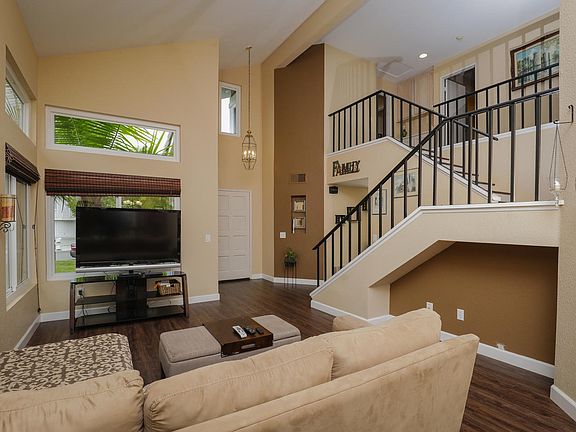 4th image of 2141 Sorrento Dr