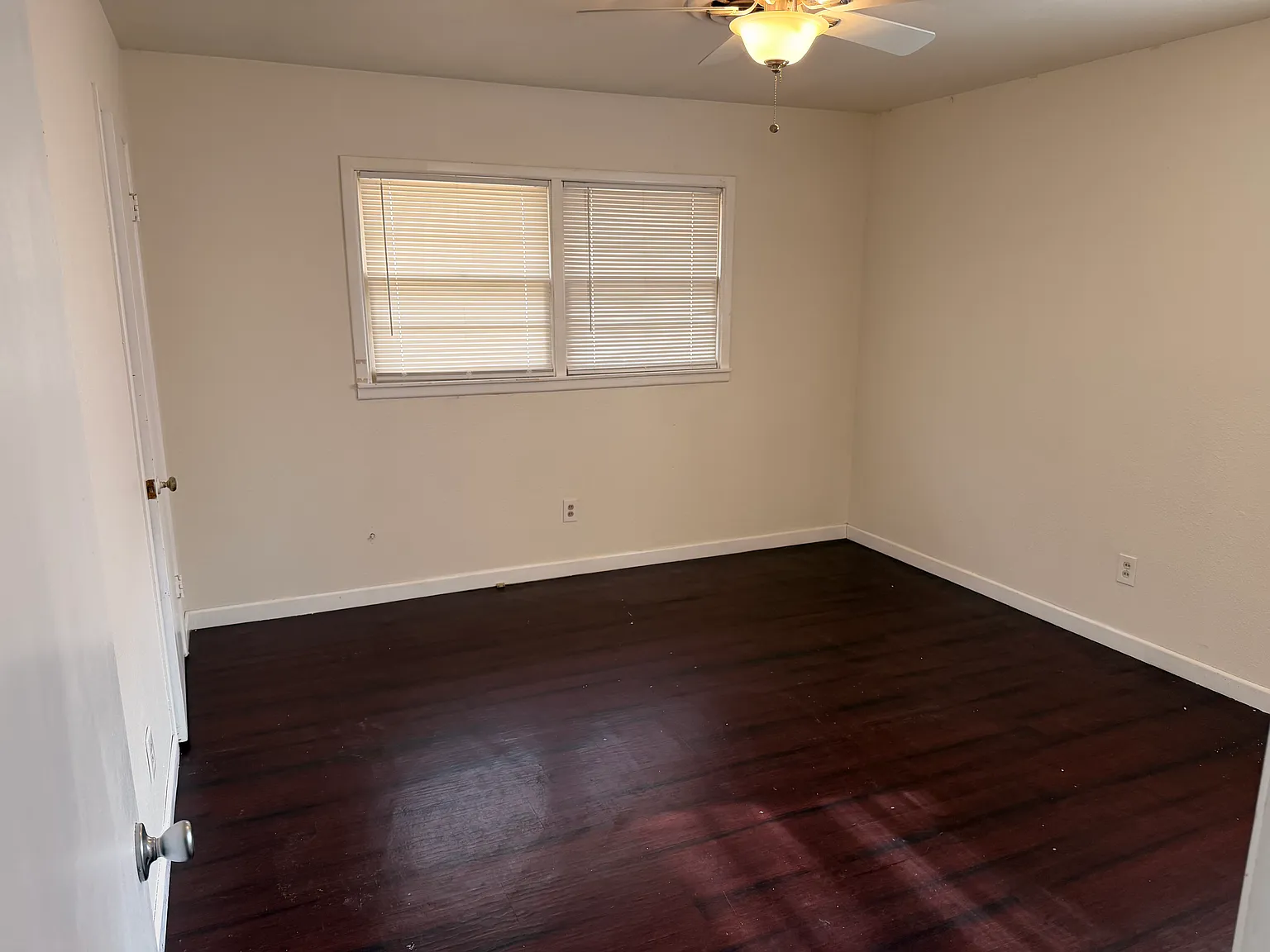 3 bed, 2378 sqft, $1,550 — Photo 2
