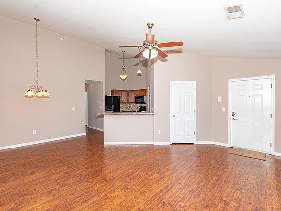 4th image of 712 Harbor Woods Dr APT C