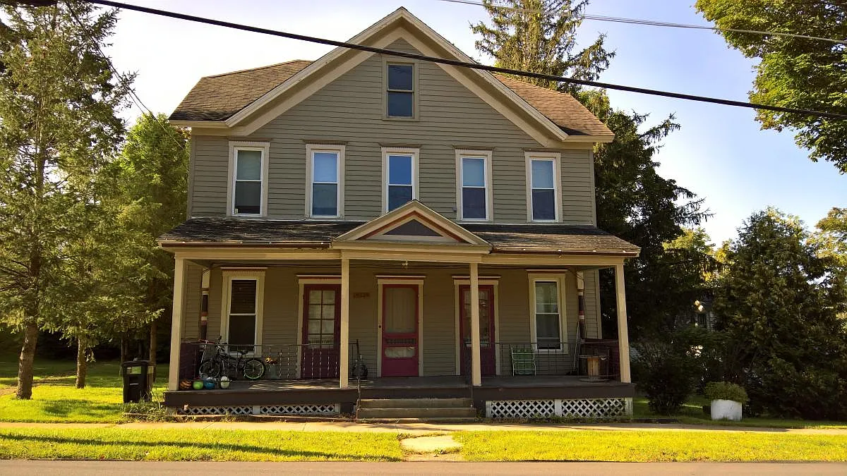 2 bed, 900 sqft, $850 — Photo 1