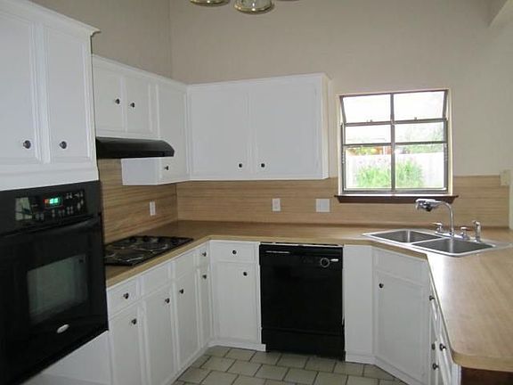 3rd image of 3925 Cobblestone Ln