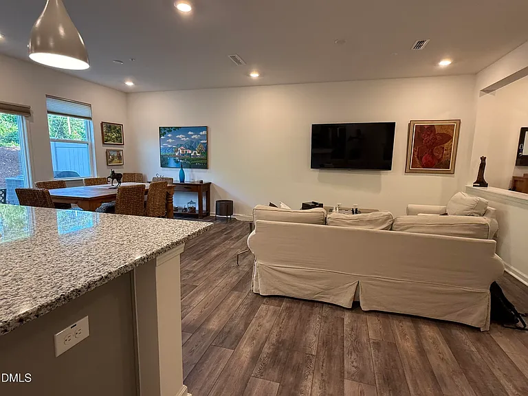 111 Golden Gate Ln — Photo 13
