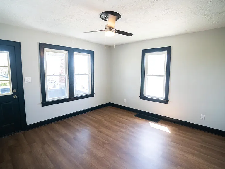 1144 Triplett St — Photo 2