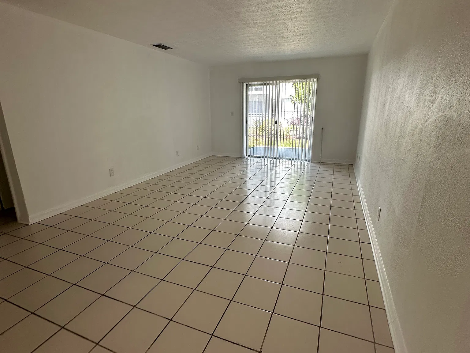 2 bed, 1087 sqft, $1,650 — Photo 2
