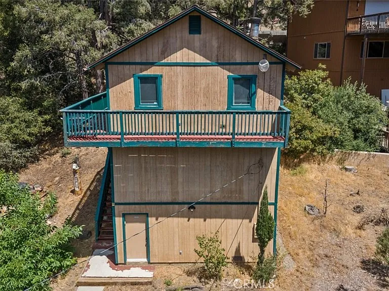 2304 Woodland Dr — Photo 4