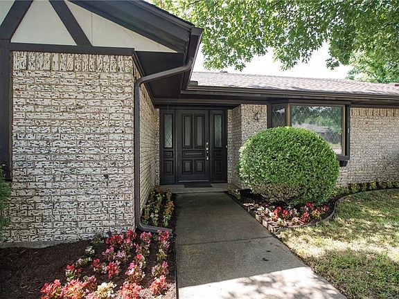 3rd image of 114 Willow Creek Estates Dr