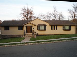 14 Ridge Ct, Cedar Grove, NJ 07009