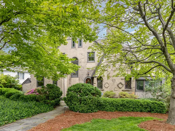 1058 Emerson Rd, Park Hills, KY 41011