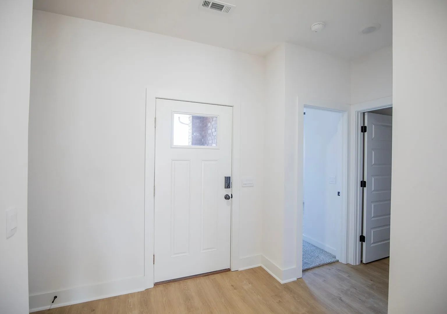 136 S. Broyles Avenue — Photo 2