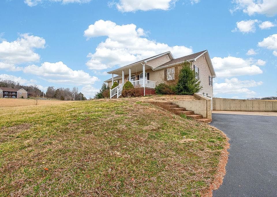 1st image of 161 Villa Dr