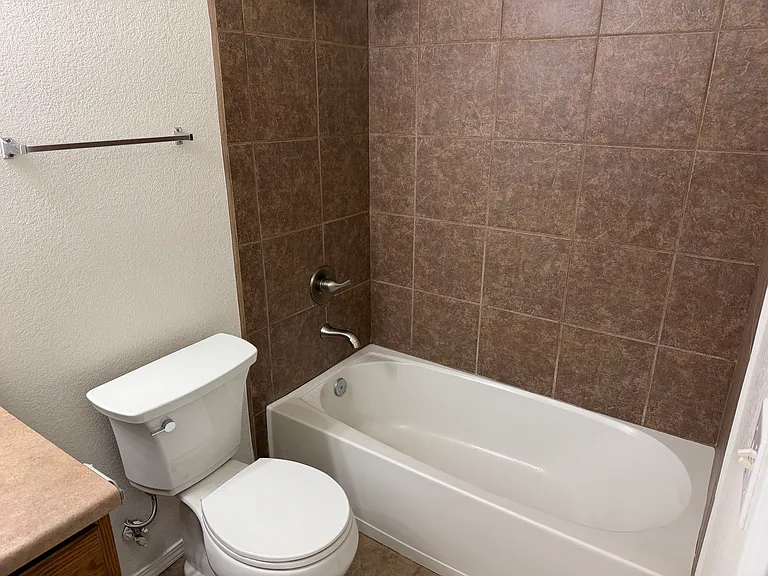 1600 Bradley Ct — Photo 20
