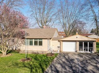 909 N 9th St, Elwood, IN 46036