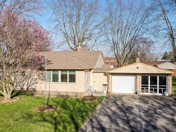 909 N 9th St, Elwood, IN 46036