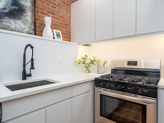3rd image of 566 Communipaw Ave #301