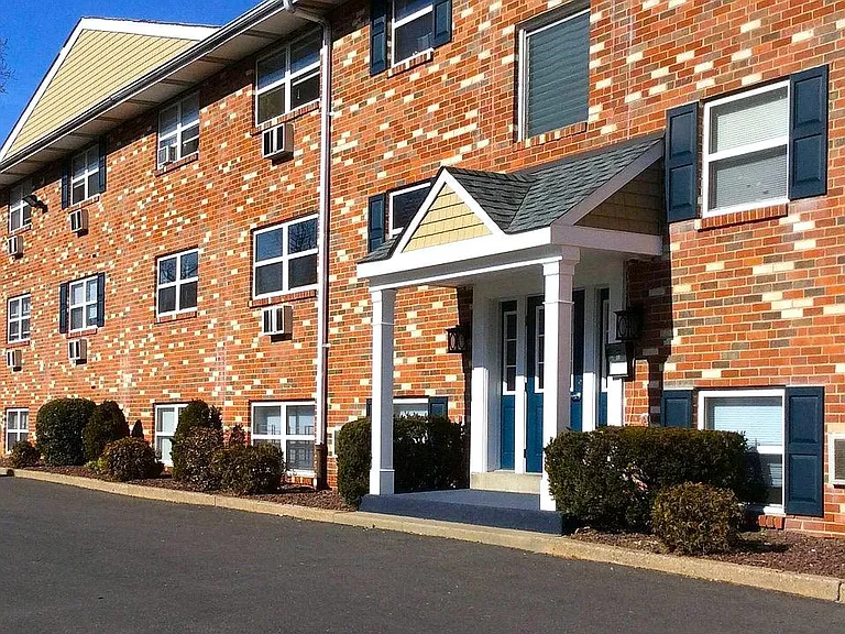 31 W Allens Ln — Photo 8
