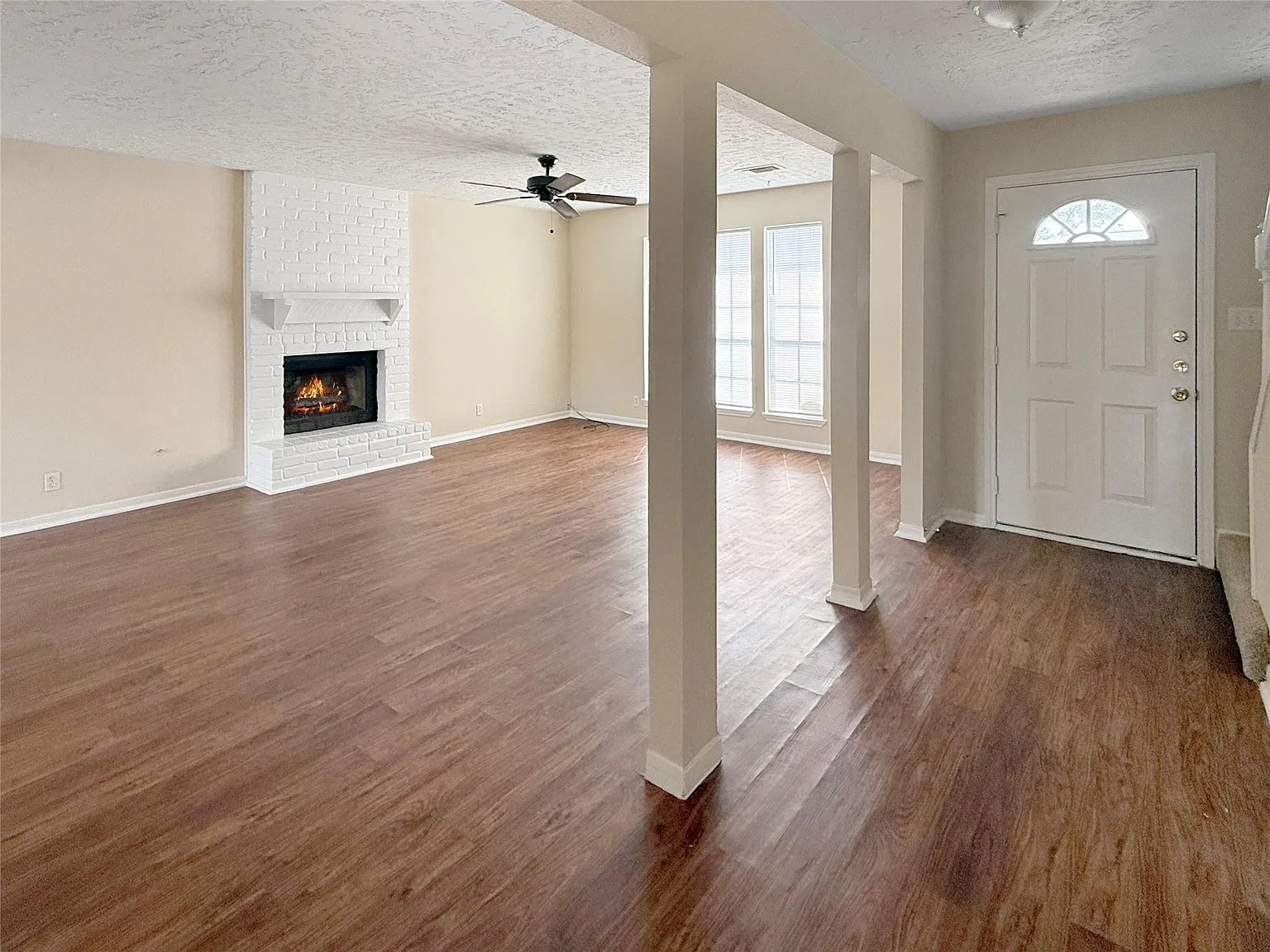 4 bed, 2.5 bath, 1816 sqft, $1,900 — Photo 2