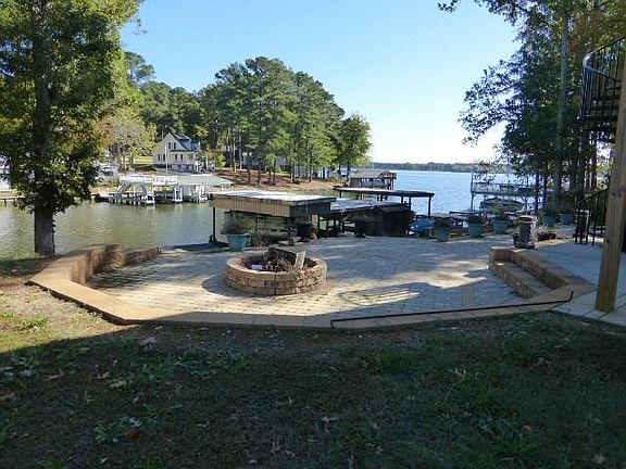 3rd image of 310 Pineview Dr