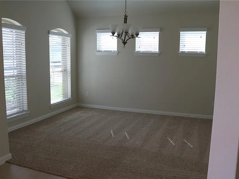 913 Wolcott Dr — Photo 8