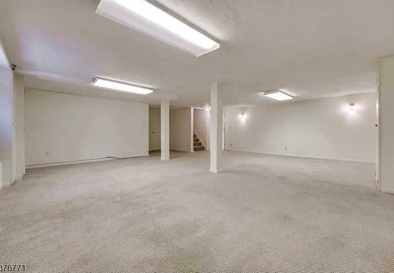 17 Oxford Dr — Photo 22
