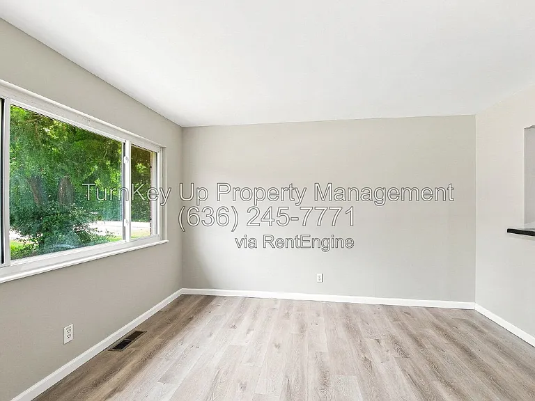 257 Connolly Dr — Photo 5