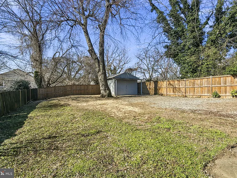 1936 N Dinwiddie St — Photo 22