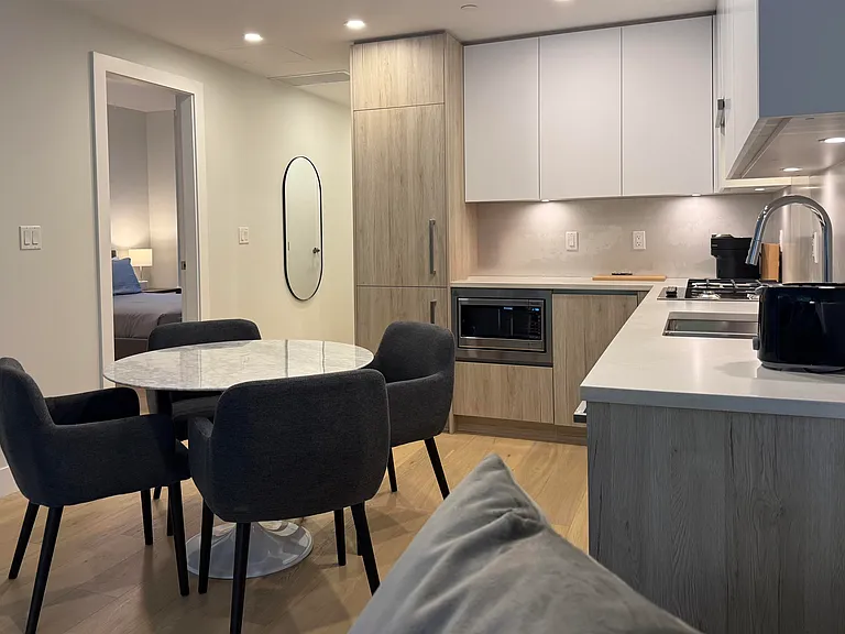 423 6th St #1-BDRM — Photo 8