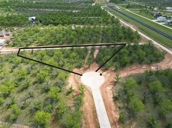 972 E Landings Dr, Granbury, TX 76049