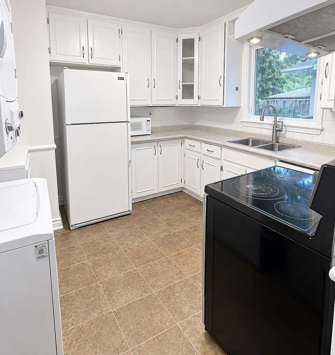 3 bed, $2,000 — Photo 3