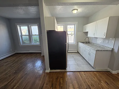 335 Wells St Photo 1