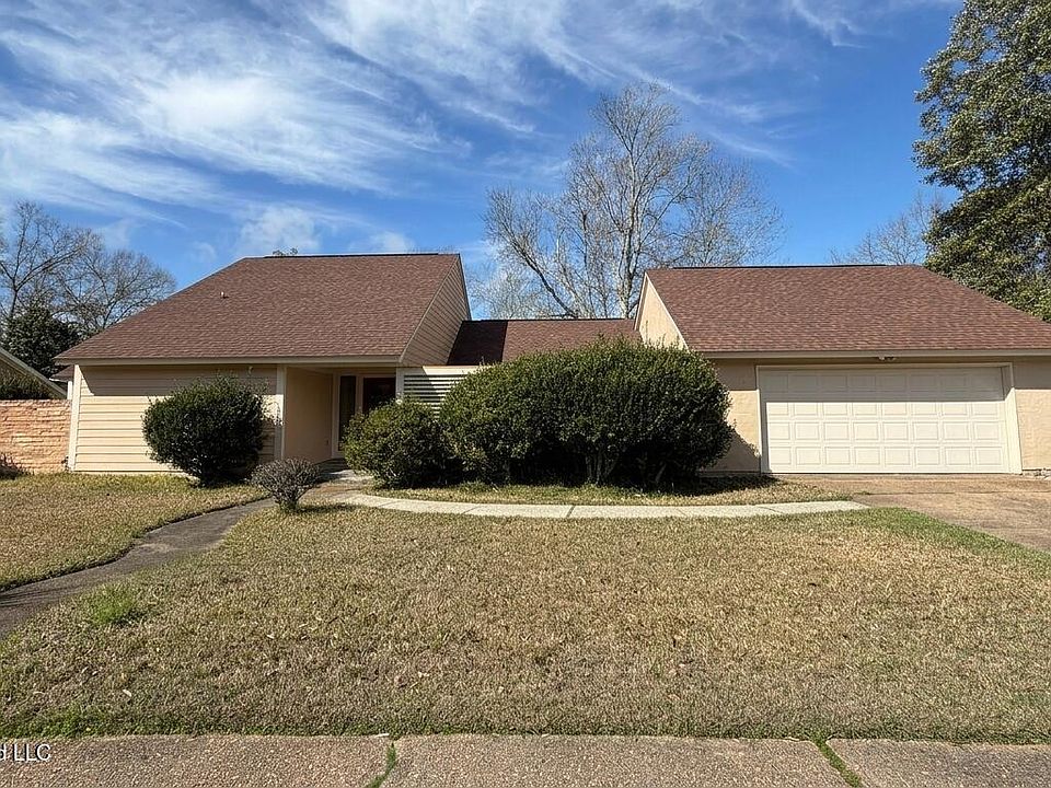 1st image of 121 Booth Cir