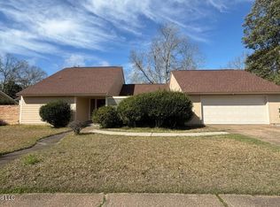 121 Booth Cir, Ocean Springs, MS 39564