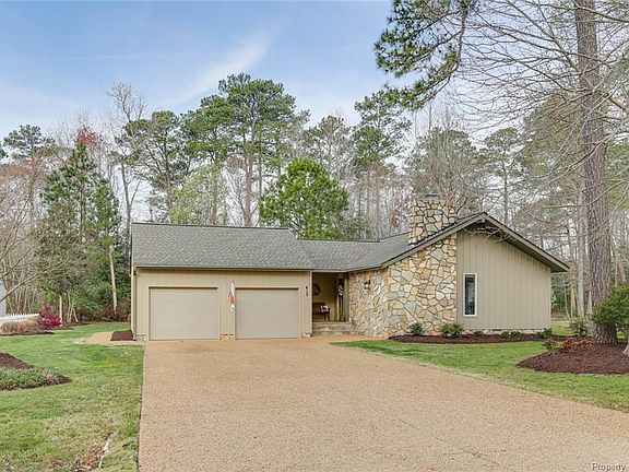 3rd image of 415 Whispering Pine Dr