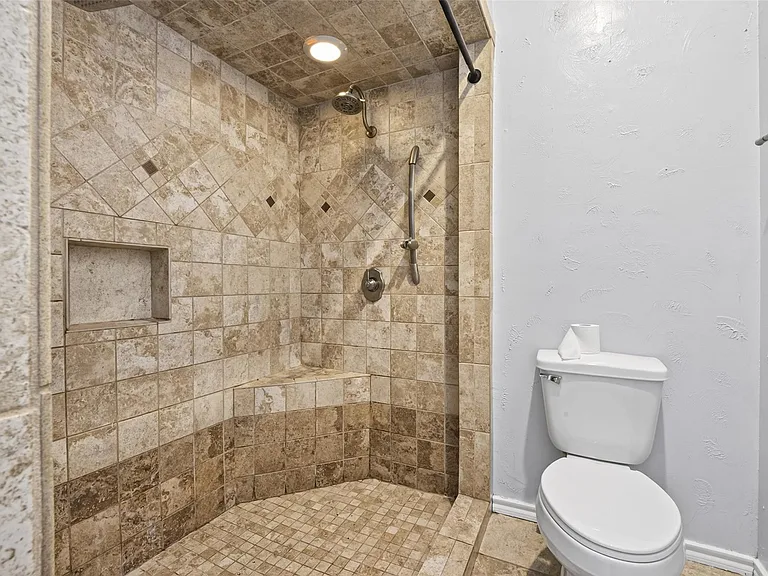 8103 Oak Moss Dr — Photo 26