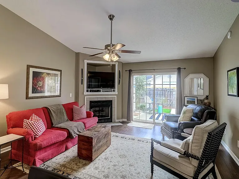 1691 Dexter Ln — Photo 9