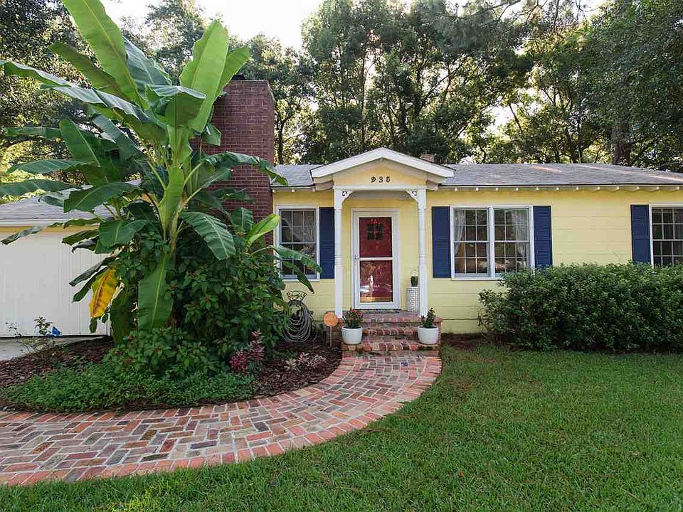 1st image of 935 Carraway St