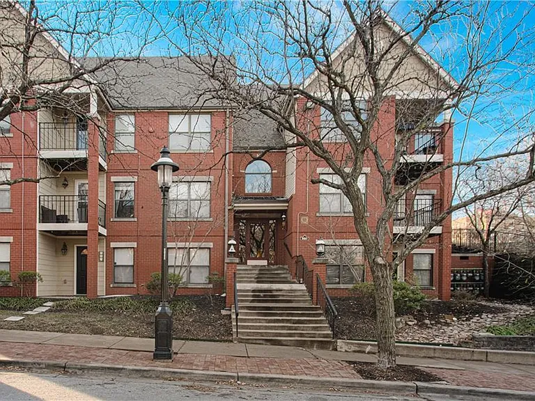 920 Washington St #206 — Photo 1