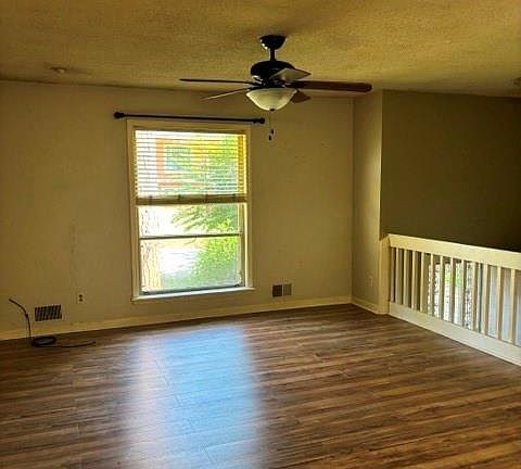 4th image of 4038 Valley Brook Rd