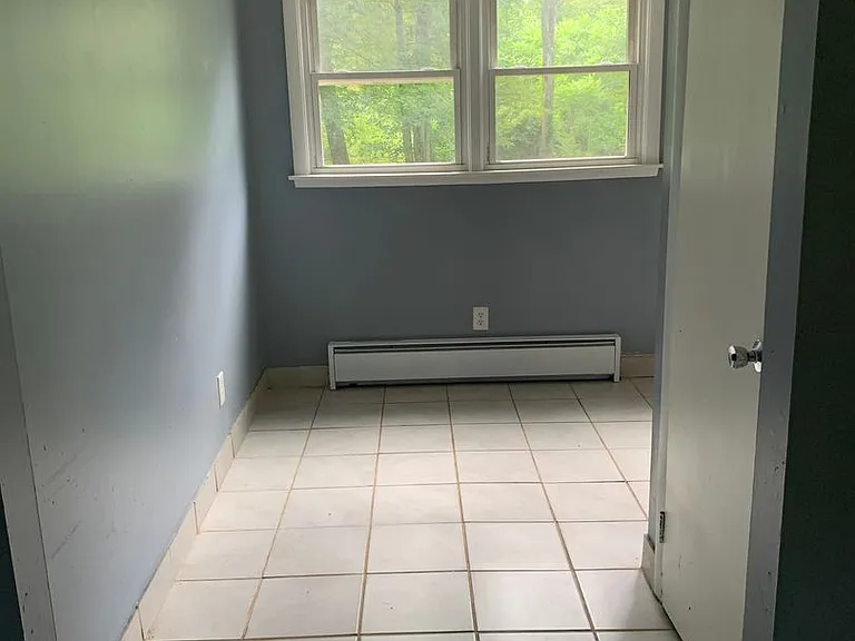 844 Exeter Rd — Photo 7